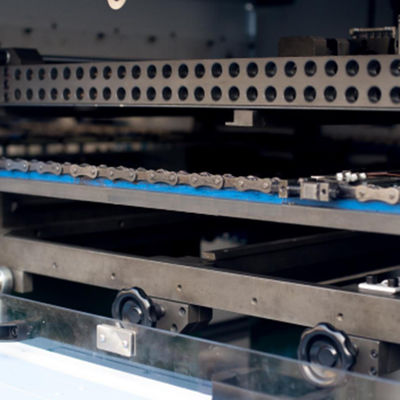ফ্ল্যাটবেড প্ল্যাটেন শক্ত কাগজ কাটার মেশিন কার্ডবোর্ড ডাই কাটার 3500 পিসি/ঘন্টা