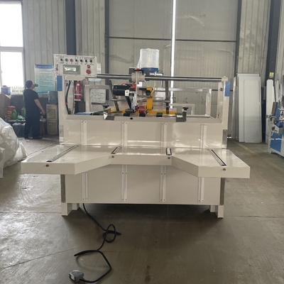 PLC নিয়ন্ত্রিত 200mm ফোল্ডার গ্লুইং মেশিন 380V/220V ভোল্টেজ 2800mm