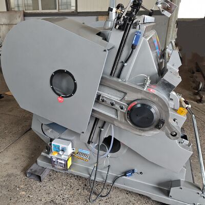 40M এর নিচে ক্রুজিং দৈর্ঘ্য উচ্চ কাটিয়া শক্তি এবং বৈদ্যুতিক শক্তির উত্স সঙ্গে corrugated কার্টন ডাই কাটিং মেশিন কার্টন প্রক্রিয়াকরণ নিশ্চিত