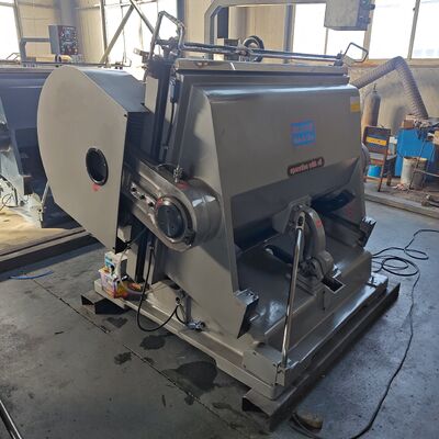 বৈদ্যুতিক ঘূর্ণায়মান কার্টন ডাই কাটিং মেশিন 5.5KW মোটর শক্তি এবং ম্যানুয়াল খাওয়ানোর পদ্ধতি সহ মসৃণ অপারেশন নিশ্চিত করে