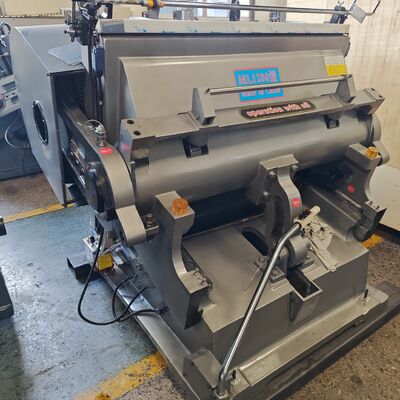 টিন ব্রোঞ্জ কপার বুশ কার্টন বোর্ড ডাই কাট মেশিন ইলেকট্রিক তেল সরবরাহ পদ্ধতি যথার্থ কাটিং এবং উত্পাদন প্রক্রিয়া জন্য উপযুক্ত