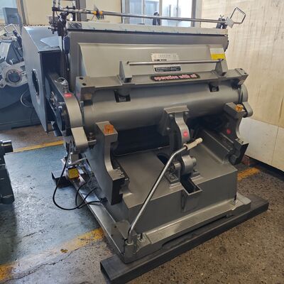 5.5KW মোটর শক্তি corrugated কার্টন ডাই কাটিং মেশিন স্টেইনলেস স্টীল প্লেট Hengshui মোটর অফার স্থিতিশীল এবং কাটিং