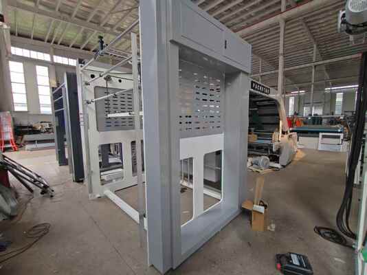 HL1600 স্বয়ংক্রিয় ফ্লুট ল্যামিনেটিং মেশিন 1600X1250mm Max. ল্যামিনেটিং আকার, 5500 শীট / ঘন্টা গতি, এবং পিএলসি প্রোগ্রাম নিয়ন্ত্রণ